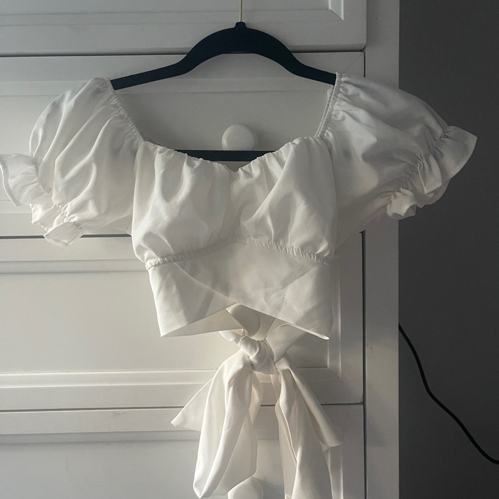 white cross tie crop